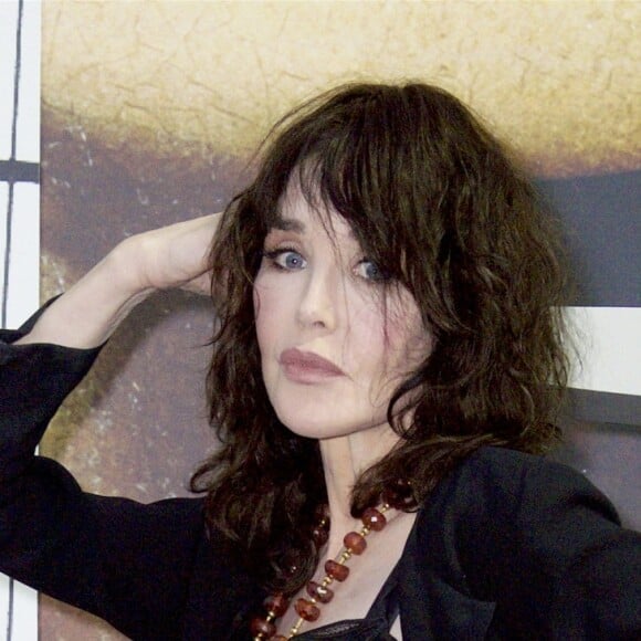 Isabelle Adjani - Dîner de Gala de la 30ème Biennale de Paris au Grand Palais. Le 6 septembre 2018 Une soixantaine de galeries françaises et internationales dévoilent, du 8 au 16 septembre, leurs plus belles pièces, meubles, tableaux et objets d'exception sous la nef du Grand Palais dans une scénographie magnifiée par le créateur J-C.deCastelbajac. © Luc Castel - Julio Piatti / Bestimage