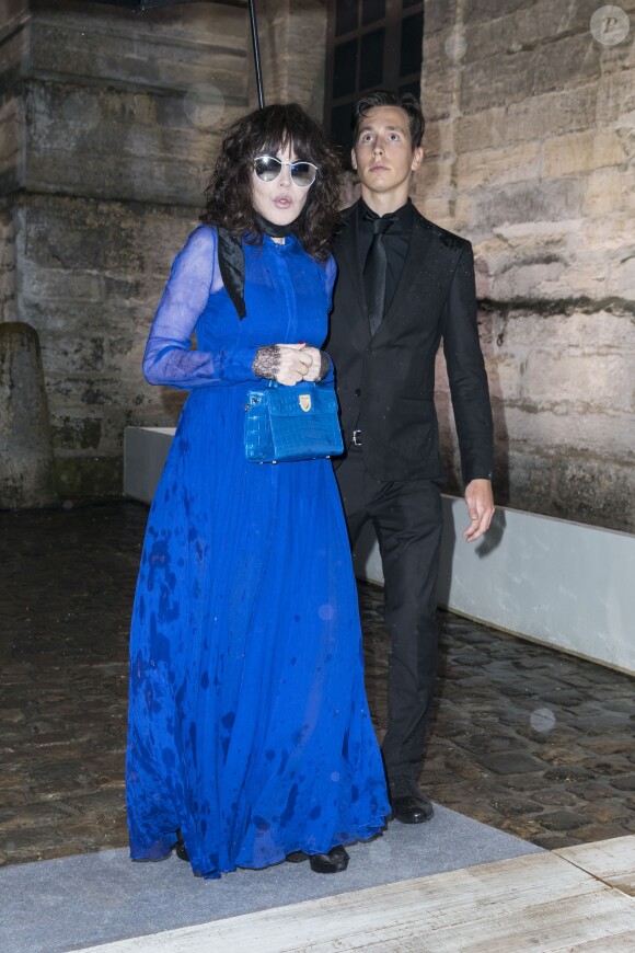 Isabelle Adjani - Photocall de la collection croisière Christian Dior Couture printemps-été 2019 dans les grandes écuries du château de Chantilly, France, le 25 mai 2018. © Olivier Borde/Bestimage