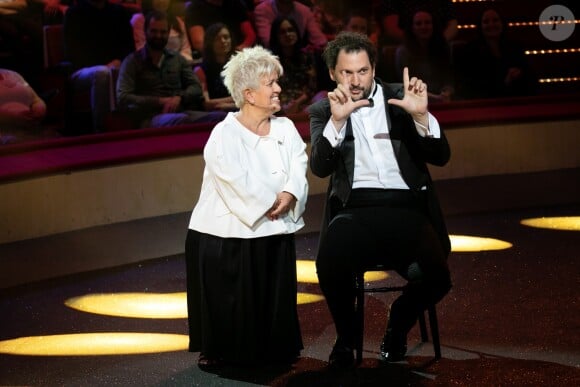 Eric Antoine et Mimie Mathy - Enregistrement des séquences de l'émission anniversaire "Elie Kakou, ben alors... 20 ans déjà" au Cirque d'hiver le 29 mai 2019. Depuis le Cirque d'Hiver, un lieu qui était fétiche pour lui, de nombreux artistes et personnalités rendront hommage à leur manière à Élie Kakou et nous diront ce que l'homme et l'artiste représentent pour eux. En juin 1999, l'humoriste et comédien Elie Kakou nous quittait, à l'âge de 39 ans. 20 ans après, cette émission, produite par Productions 13.34 et JYL Production, diffusée sur France 3 le vendredi 14 juin à 21 heures, sera l'occasion de revoir ses plus grands sketches devenus cultes "L'attachée de presse", "Madame Sarfati", "Les professeurs"... mais également de découvrir les témoignages de ceux qui l'ont connu, côtoyé et admiré, et de revenir sur les moments forts de sa carrière : Marseille, la ville de ses débuts, ses apparitions télé, l'aventure magique de La vérité si je mens !, les lettres de noblesse qu'il a donné à l'humour pied noir, l'inspiration qu'il a représenté pour certains, son amour de la danse, mais aussi de la mode... Happenings spécialement préparés pour cette émission, témoignages, chansons, reprises de sketches, documents rares... l'univers d'Élie Kakou sera mis à l'honneur ! © Romuald Meigneux / Bestimage