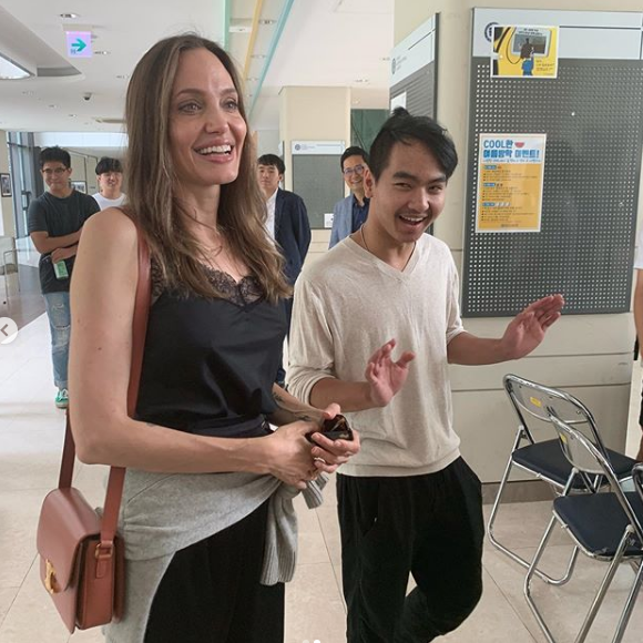 Angelina Jolie dépose son fils aîné Maddox (18 ans) à l'Université de Yonsei en Corée du Sud, le 21 août 2019.