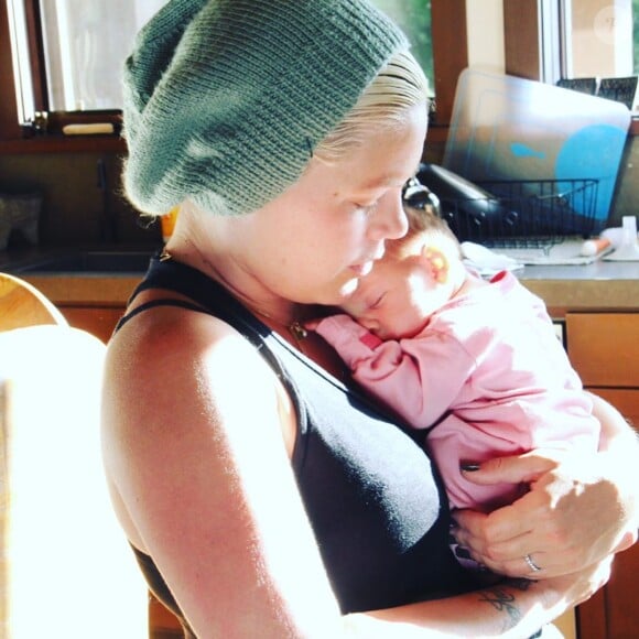La chanteuse Pink et sa fille Willow tout bébé, sur Instagram.