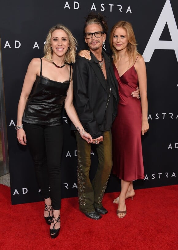 Steven Tyler avec sa compagne Aimee Preston et Justine Lupe à la première du film "Ad Astra" à Los Angeles, le 18 septembre 2019.