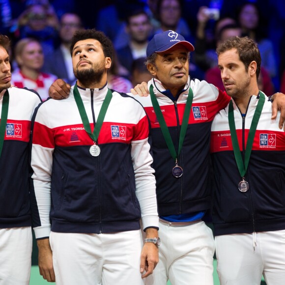 Le capitaine de l'équipe de France Yannick Noah avec Nicolas Mahut, Jo-Wilfried Tsonga et Richard Gasquet - Le joueur de tennis français Lucas Pouille opposé au joueur Croate Marin Cilic lors de la Finale de la Coupe Davis France vs Croatie, au Stade Pierre Mauroy à Villeneuve d'Ascq, France, le 25 novembre 2018.