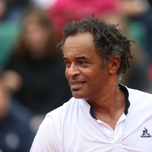 Yannick Noah dispute le trophée des légendes devant sa famille lors des internationaux de France de tennis à Roland Garros à Paris le 4 juin 2016. © Moreau - Jacovides / Bestimage