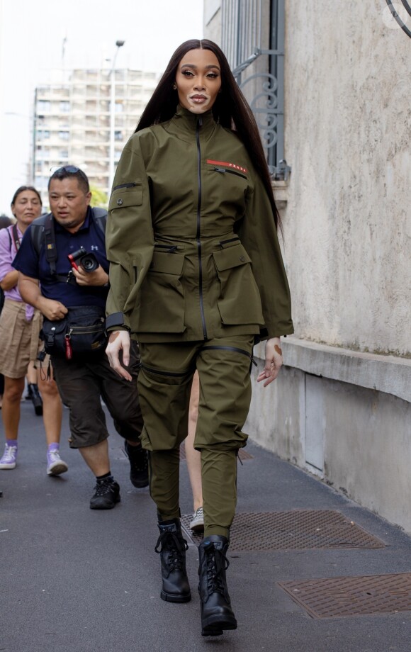 Winnie Harlow arrive au défilé Prada lors de la Fashion Week de Milan, le 18 septembre 2019.