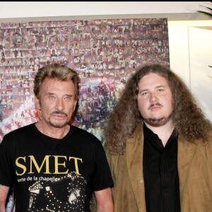 Jean-Claude Camus, Johnny Hallyday et Yvan Cassar - Johnny Hallyda donne une conférence de presse pour sa tournée "Flashbak Tour" dans le salon d'honneur de Paris Bercy le 31 mai 2006.