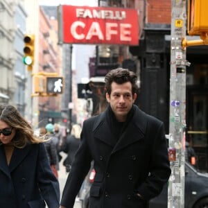 Mark Ronson et Rebecca Schwartz en couple en mars 2019 à New York.