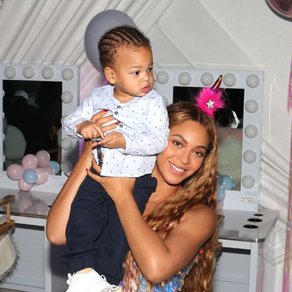 Les photos de famille de Beyoncé avec ses enfants, Blue Ivy, Rumi et Sir, partagées sur son site officiel le 20 septembre 2019.