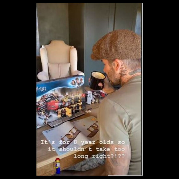 David Beckham réalise un château en Lego Harry Potter pour sa fille Harper (Septembre 2019).