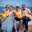 Elton John pose avec David et Victoria Beckham ainsi que son mari David Furnish, sur un yacht dans le Sud de la France, le 25 août 2019.