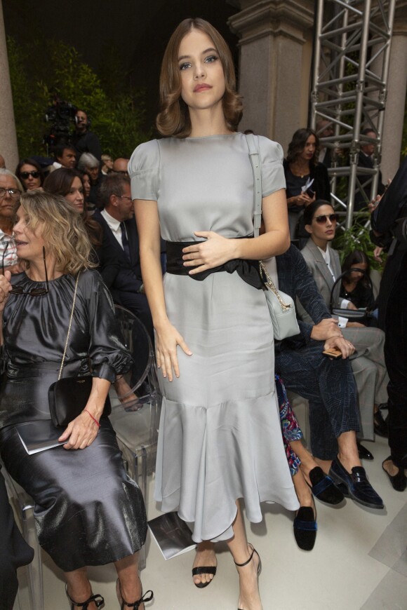 Barbara Palvin au défilé Giorgio Armani, collection prêt-à-porter printemps-été 2020, à Milan. Le 21 septembre 2019.