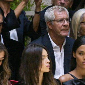 Elisa Sednaoui, Tina Kunakey et Barbara Palvin au défilé Giorgio Armani, collection prêt-à-porter printemps-été 2020, à Milan. Le 21 septembre 2019.