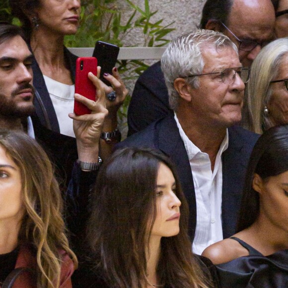 Elisa Sednaoui, Tina Kunakey et Barbara Palvin au défilé Giorgio Armani, collection prêt-à-porter printemps-été 2020, à Milan. Le 21 septembre 2019.