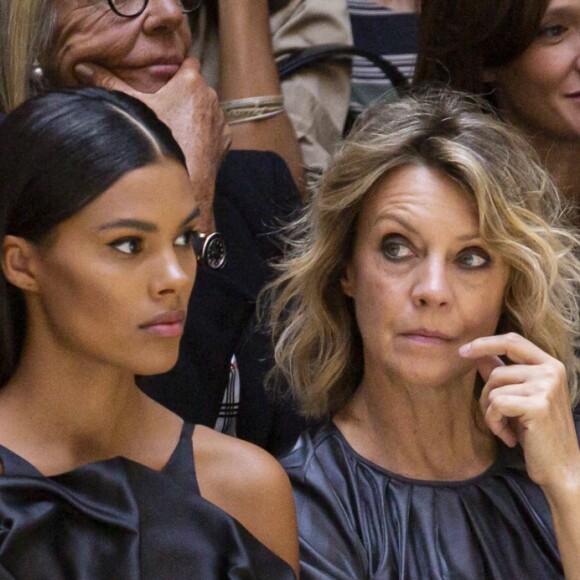 Elisa Sednaoui, Tina Kunakey et Barbara Palvin au défilé Giorgio Armani, collection prêt-à-porter printemps-été 2020, à Milan. Le 21 septembre 2019.