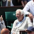 Jean-Paul Belmondo et Charles Gérard dans les tribunes des Internationaux de France de Tennis de Roland Garros à Paris, le 8 juin 2018. © Cyril Moreau / Bestimage