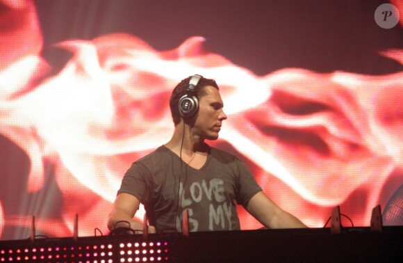 DJ Tiësto en concert au Martyr's Square de Beyrouth, au Liban. Le 1er août 2008.
