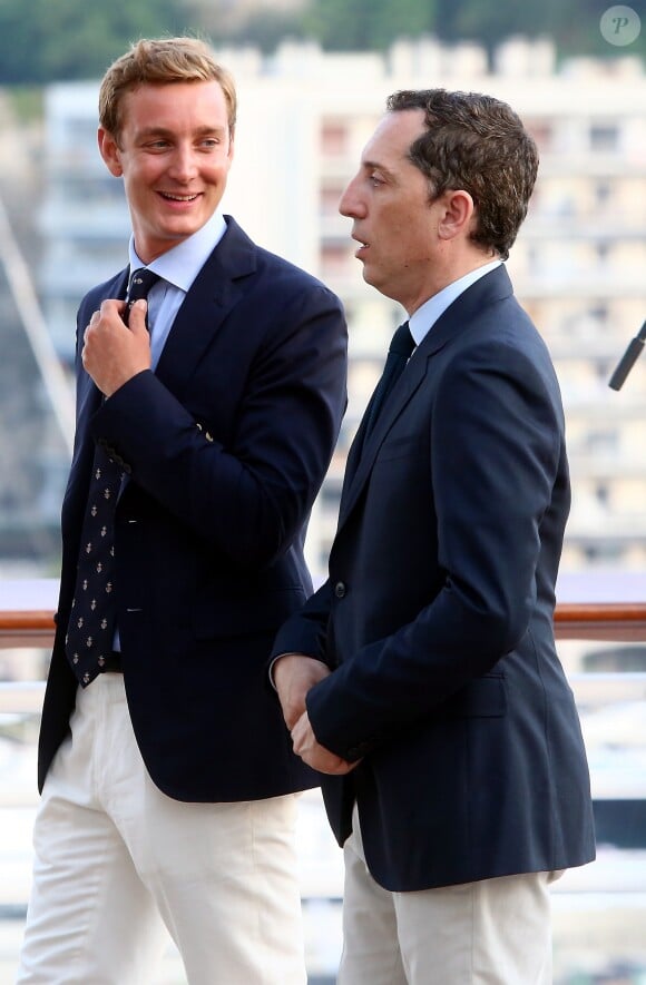 Pierre Casiraghi et Gad Elmaleh arrivant à la soirée pour l'inauguration du nouveau Yacht Club de Monaco, Port Hercule, le 20 juin 2014.