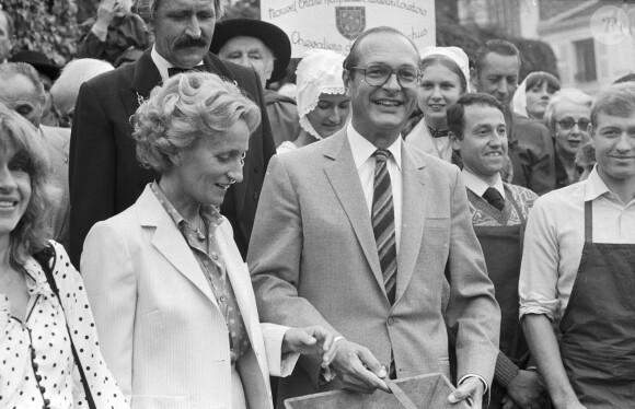 Jacques Chirac et sa femme Bernadette Chirac aux vendanges des vignes du clos Montmartre à Paris, France, le 4 octobre 1982. © Jean-Claude Woestelandt/Bestimage
