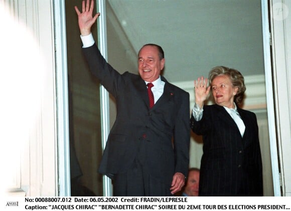 Jacques et Bernadette Chirac lors de la soirée du deuxième tour des élections présidentielles, le 5 mai 2002.
