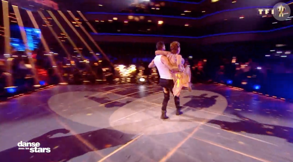 Liane Foly embrasse son partenaire- Soirée de la love night pour le second prime de Danse avec les stars 2019- Samedi 28 septembre 2019.
