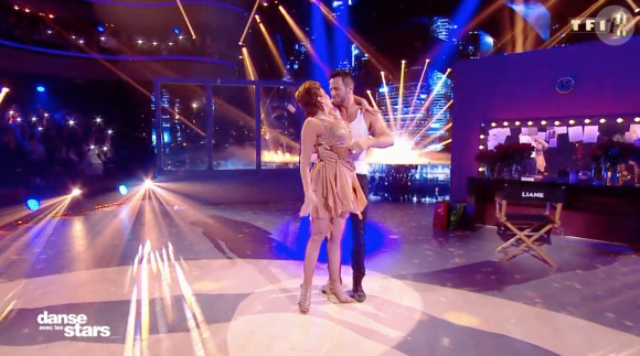 Liane Foly embrasse son partenaire- Soirée de la love night pour le second prime de Danse avec les stars 2019- Samedi 28 septembre 2019.