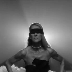 Céline Dion dans le clip en noir et blanc de sa nouvelle chanson "Imperfections". Septembre 2019.