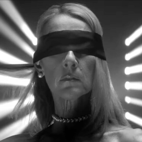 Céline Dion dans le clip en noir et blanc de sa nouvelle chanson "Imperfections". Septembre 2019.