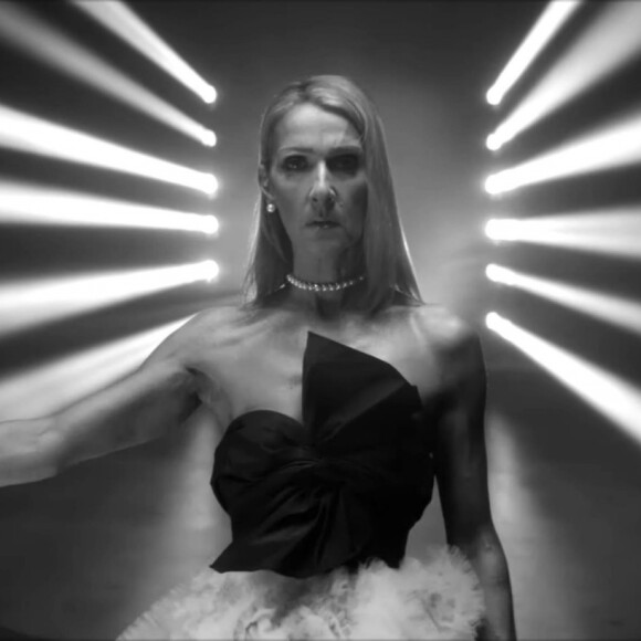 Céline Dion dans le clip en noir et blanc de sa nouvelle chanson "Imperfections". Septembre 2019.