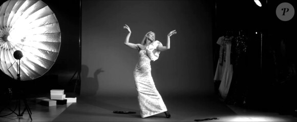 Céline Dion dans le clip en noir et blanc de sa nouvelle chanson "Imperfections". Septembre 2019.