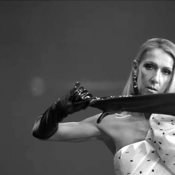 Céline Dion dans le clip en noir et blanc de sa nouvelle chanson "Imperfections". Septembre 2019.