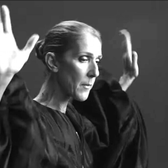 Céline Dion dans le clip en noir et blanc de sa nouvelle chanson "Imperfections". Septembre 2019.