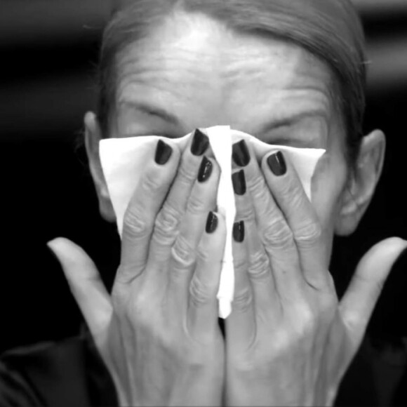 Céline Dion dans le clip en noir et blanc de sa nouvelle chanson "Imperfections". Septembre 2019.