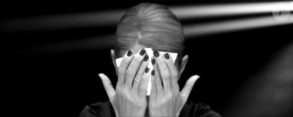 Céline Dion dans le clip en noir et blanc de sa nouvelle chanson "Imperfections". Septembre 2019.