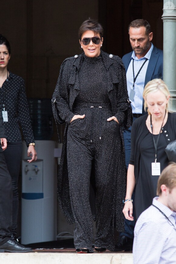 Kris Jenner assiste au défilé Balmain, collection prêt-à-porter printemps-été 2020, à l'Opéra Garnier. Paris, le 27 septembre 2019.