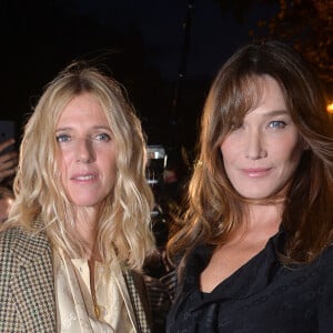 Sandrine Kiberlain et Carla Bruni arrivent aux Invalides pour assister au défilé "CELINE" collection prêt-à-porter printemps-été 2020 lors de la Fashion Week de Paris. Le 27 septembre 2019 © Veeren Ramsamy - Christophe Clovis / Bestimage