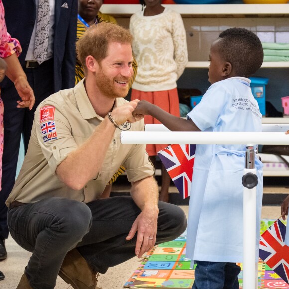 Le prince Harry, duc de Sussex, visite le centre orthopédique princesse Diana à Huambo en Angola, le 27 septembre 2019, au cinquième jour de sa visite en Afrique du Sud.