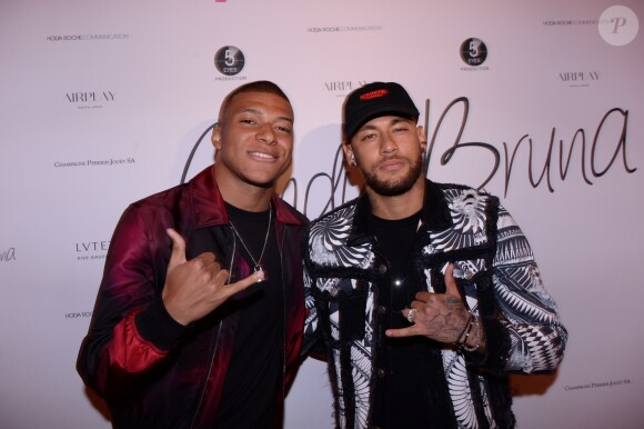 Les footballeurs Kylian Mbappé et Neymar Jr assistent à la fête d'anniversaire de Cindy Bruna 25 ans au Lutetia "Pop Up" Club. La soirée a été organisée par Five Eyes Production. Paris, le 28 septembre 2019. © Rachid Bellak / Bestimage