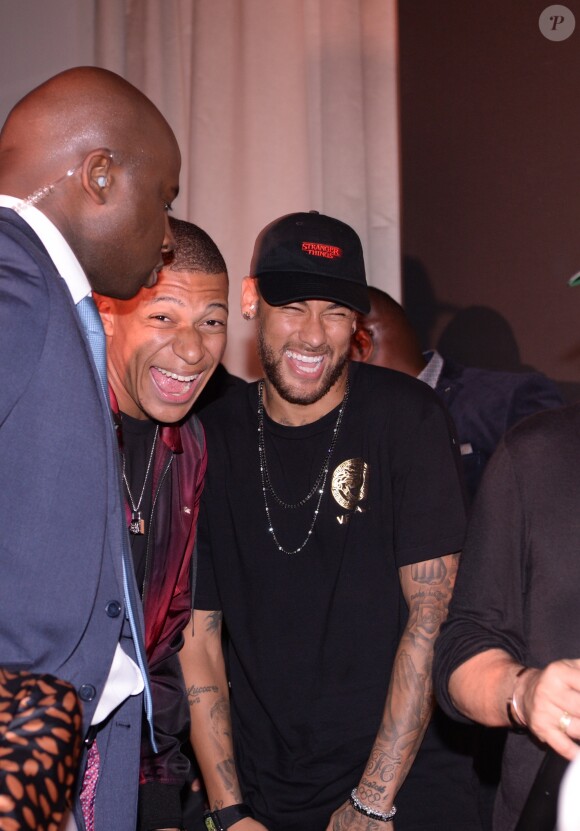 Les footballeurs Kylian Mbappé et Neymar Jr assistent à la fête d'anniversaire de Cindy Bruna 25 ans au Lutetia "Pop Up" Club. La soirée a été organisée par Five Eyes Production. Paris, le 28 septembre 2019. © Rachid Bellak / Bestimage