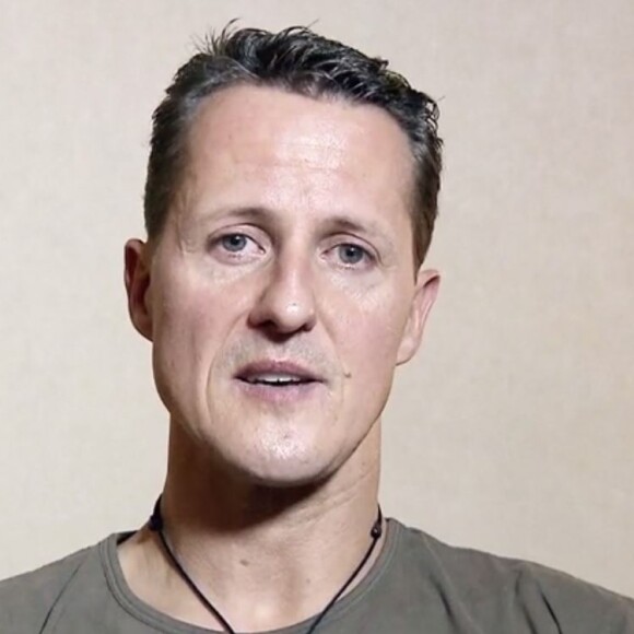 Michael Schumacher filmé deux mois avant son accident de ski, répondant à dix questions de fans.