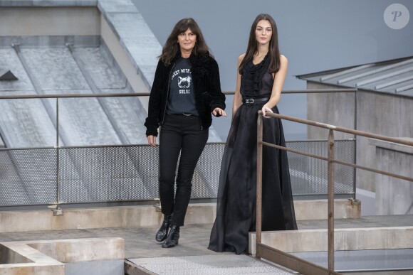 La styliste Virginie Viard, Vittoria Ceretti - Défilé de mode "Chanel", collection PAP printemps-été 2020 au Grand Palais à Paris. Le 1er octobre 2019