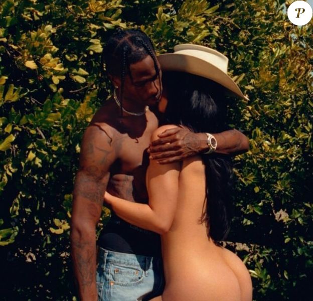 Kylie Jenner expose sa vie de famille sur Instagram- Shooting avec son compagnon, Travis Scott, pour Playboy.