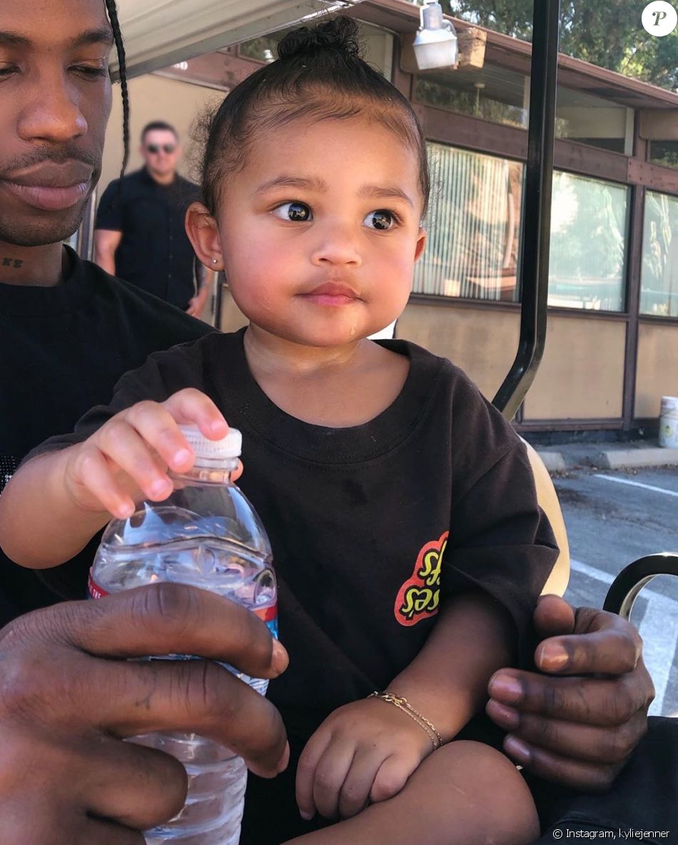 Travis Scott et sa fille Stormi- Instagram de Kylie Jenner