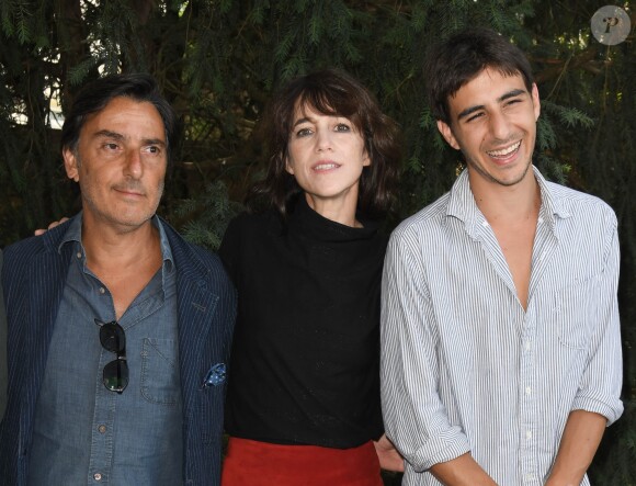 Yvan Attal, sa compagne Charlotte Gainsbourg et leur fils Ben Attal lors de la 12e édition du festival du Film Francophone d'Angoulême, France, le 20 août 2019. © Coadic Guirec/Bestimage