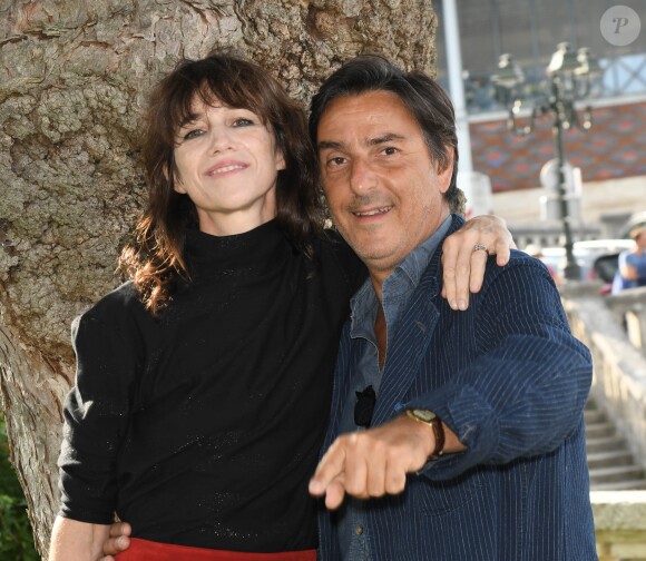 Charlotte Gainsbourg et son compagnon Yvan Attal lors de la 12e édition du festival du Film Francophone d'Angoulême, France, le 20 août 2019. © Coadic Guirec/Bestimage