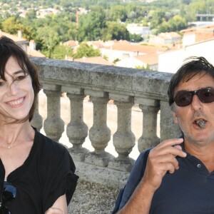 Charlotte Gainsbourg et son compagnon Yvan Attal lors de la 12e édition du festival du Film d'Angoulême, le 21 août 2019. © Guirec Coadic/Bestimage