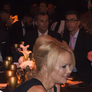 Adil Rami et Pamela Anderson lors de la soirée de la 28ème cérémonie des trophées UNFP (Union nationale des footballeurs professionnels) au Pavillon d'Armenonville à Paris, France, le 19 mai 2019.