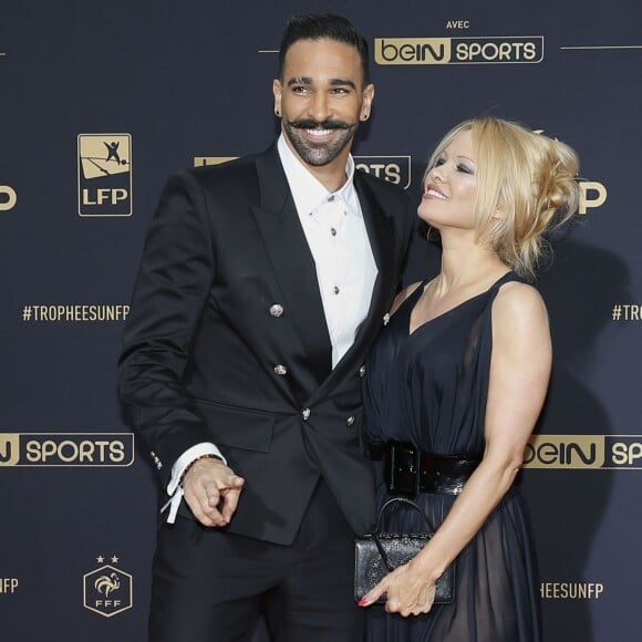 Adil Rami et Pamela Anderson au photocall de la 28ème cérémonie des trophées UNFP (Union nationale des footballeurs professionnels) au Pavillon d'Armenonville à Paris, France, le 19 mai 2019.