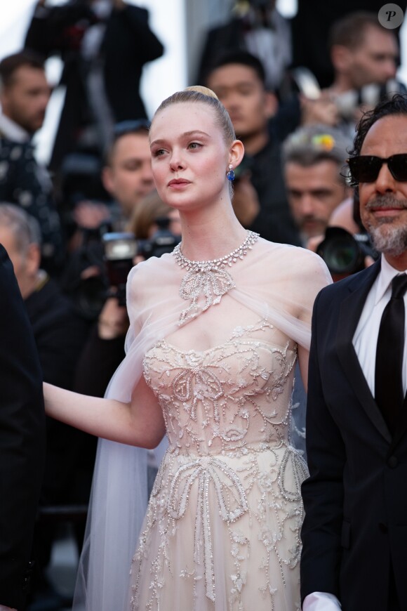 Elle Fanning - Montée des marches du film "Hors Normes" pour la clôture du 72ème Festival International du Film de Cannes. Le 25 mai 2019 © Borde / Bestimage