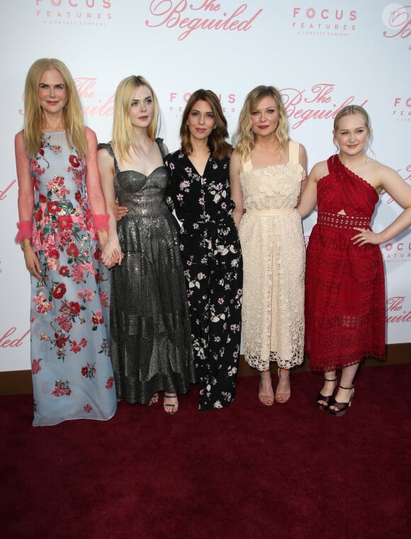 Nicole Kidman, Elle Fanning, Sofia Coppola, Kirsten Dunst, Emma Howard lors de la première du film ''Les Proies'' (The Beguiled) à Los Angeles, le 12 juin 2017.