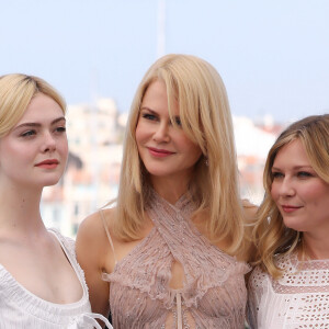 Elle Fanning, Nicole Kidman et Kirsten Dunst au photocall du film "Les Proies" lors du 70ème Festival International du Film de Cannes, France, le 24 mai 2017. © Borde-Jacovides-Moreau/Bestimage
